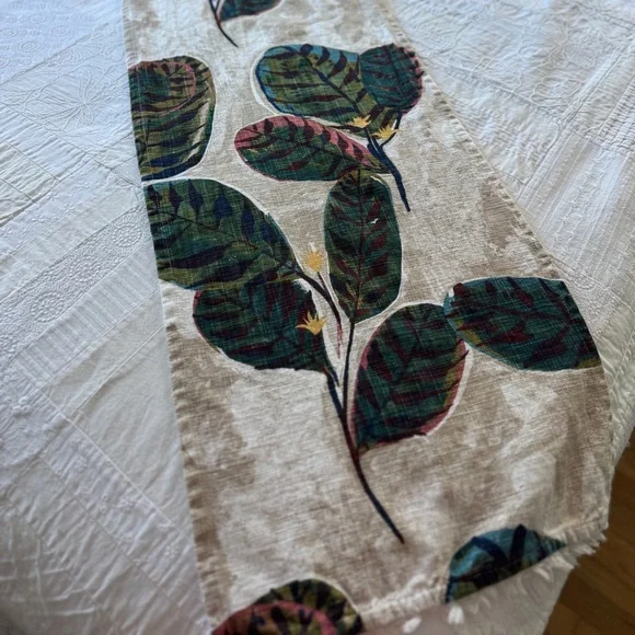 Table Runner - Picture 5 of 16